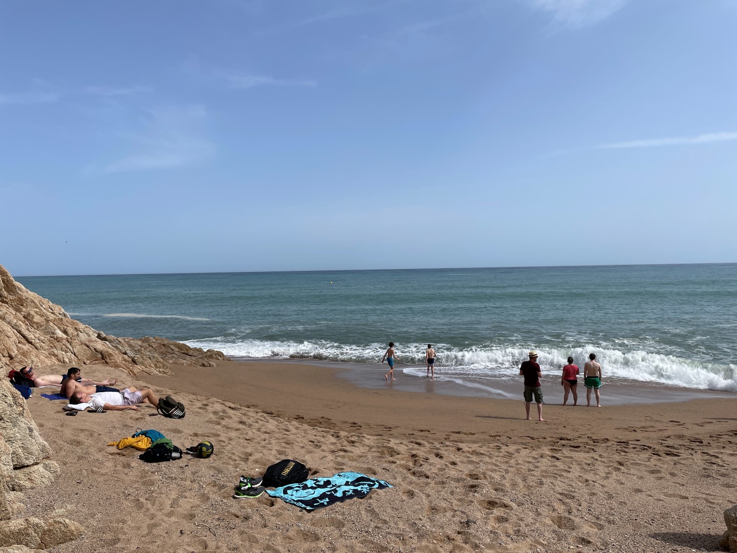 Strand-Besuch-in-einer-Bucht-in-Calella